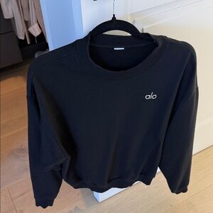 ALO Yoga Women's Classic Black Crew Neck Sweater